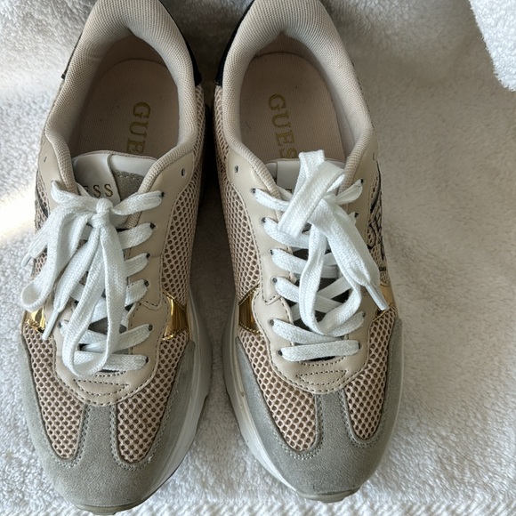 Guess Peony Sneakers - Picture 3 of 5